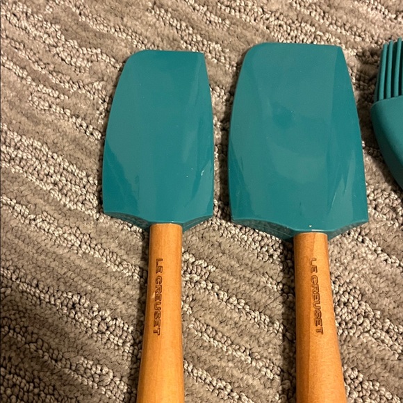 Le Creuset Teal Silicone Utensil Set - Picture 2 of 4
